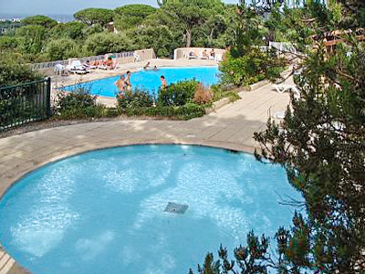 Maison Charmante A Cogolin Avec Vue Sur La Mer Et Piscine Exterior photo
