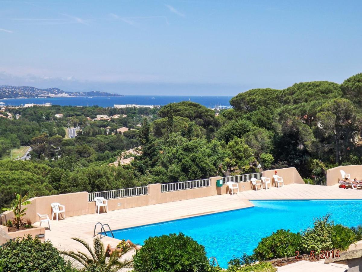 Maison Charmante A Cogolin Avec Vue Sur La Mer Et Piscine Exterior photo